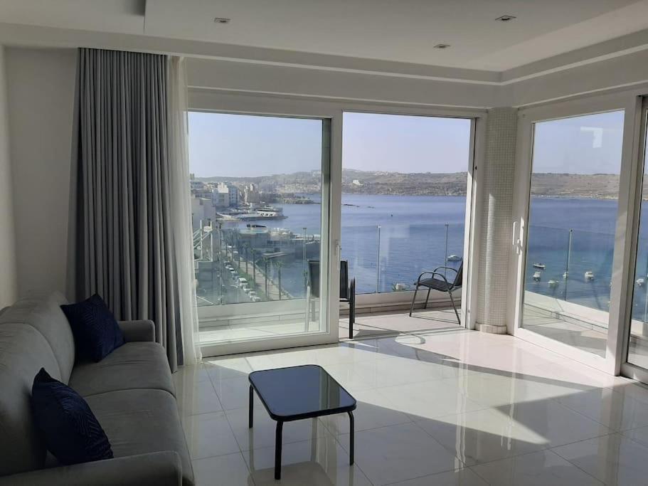 New Seafront Apartment - Spectacular Views Сейнт Полс Бей Екстериор снимка