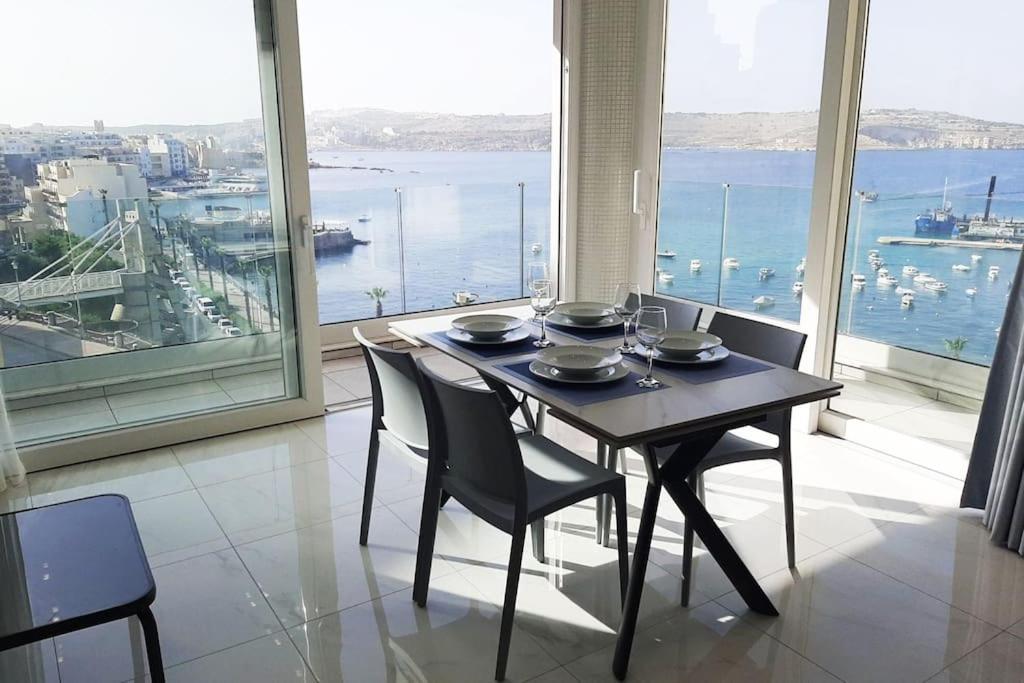 New Seafront Apartment - Spectacular Views Сейнт Полс Бей Екстериор снимка