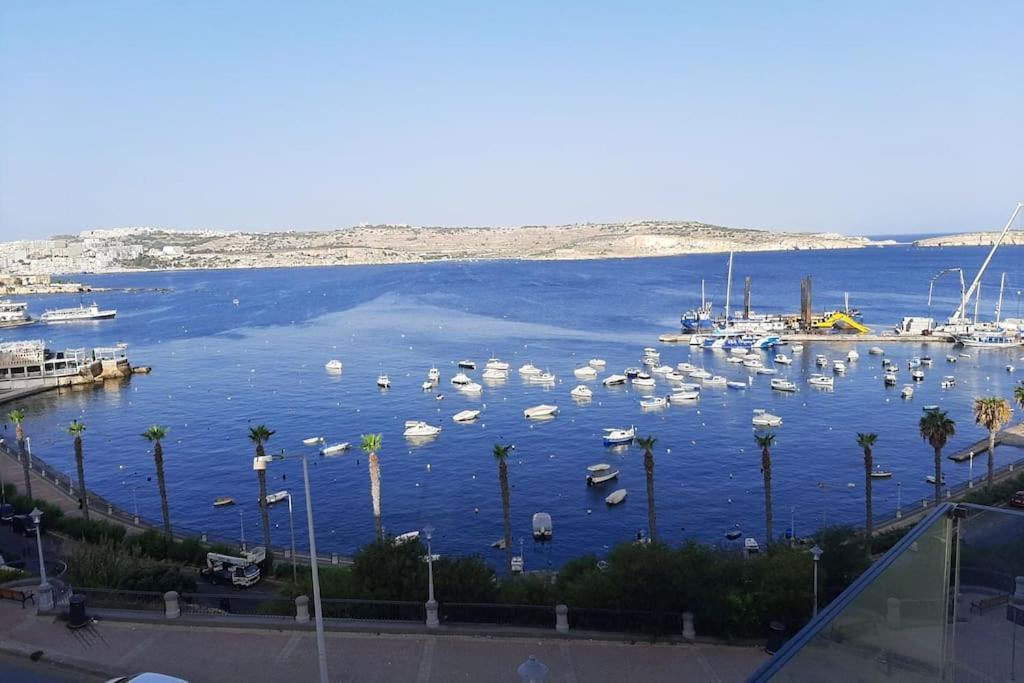 New Seafront Apartment - Spectacular Views Сейнт Полс Бей Екстериор снимка