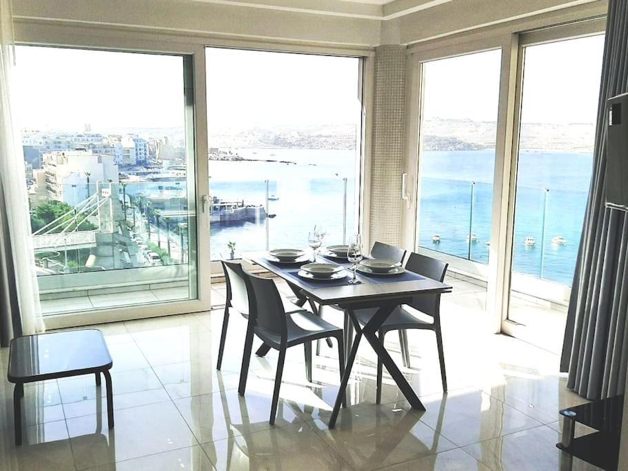 New Seafront Apartment - Spectacular Views Сейнт Полс Бей Екстериор снимка