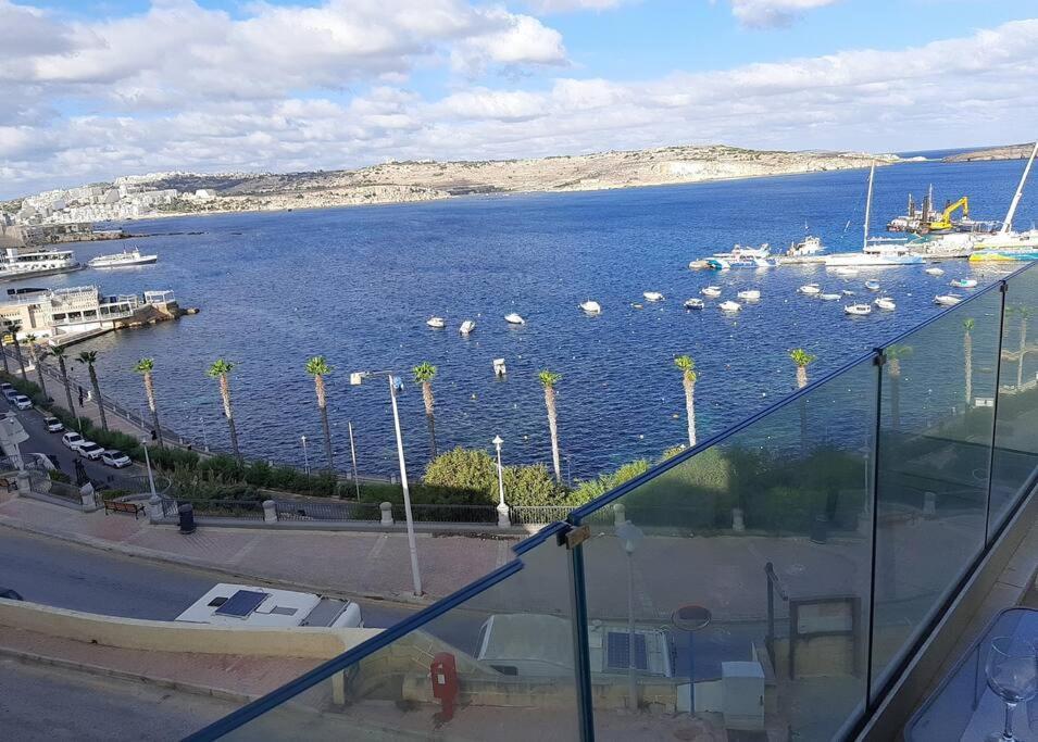 New Seafront Apartment - Spectacular Views Сейнт Полс Бей Екстериор снимка