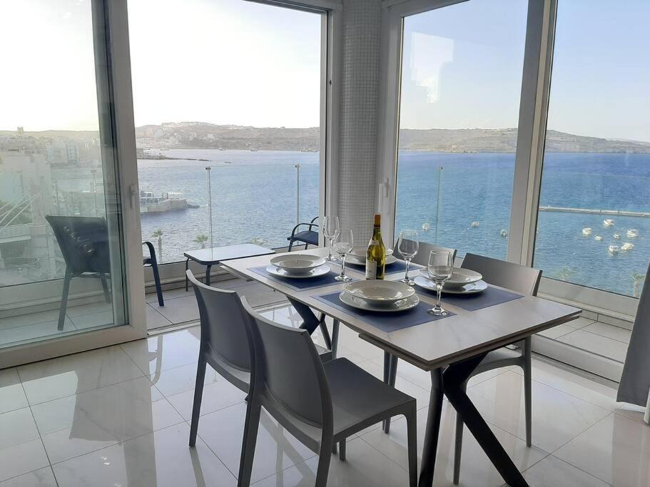 New Seafront Apartment - Spectacular Views Сейнт Полс Бей Екстериор снимка