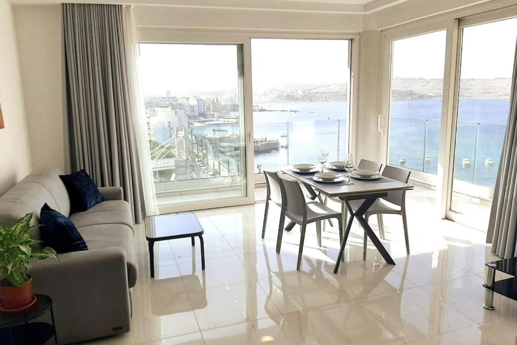 New Seafront Apartment - Spectacular Views Сейнт Полс Бей Екстериор снимка