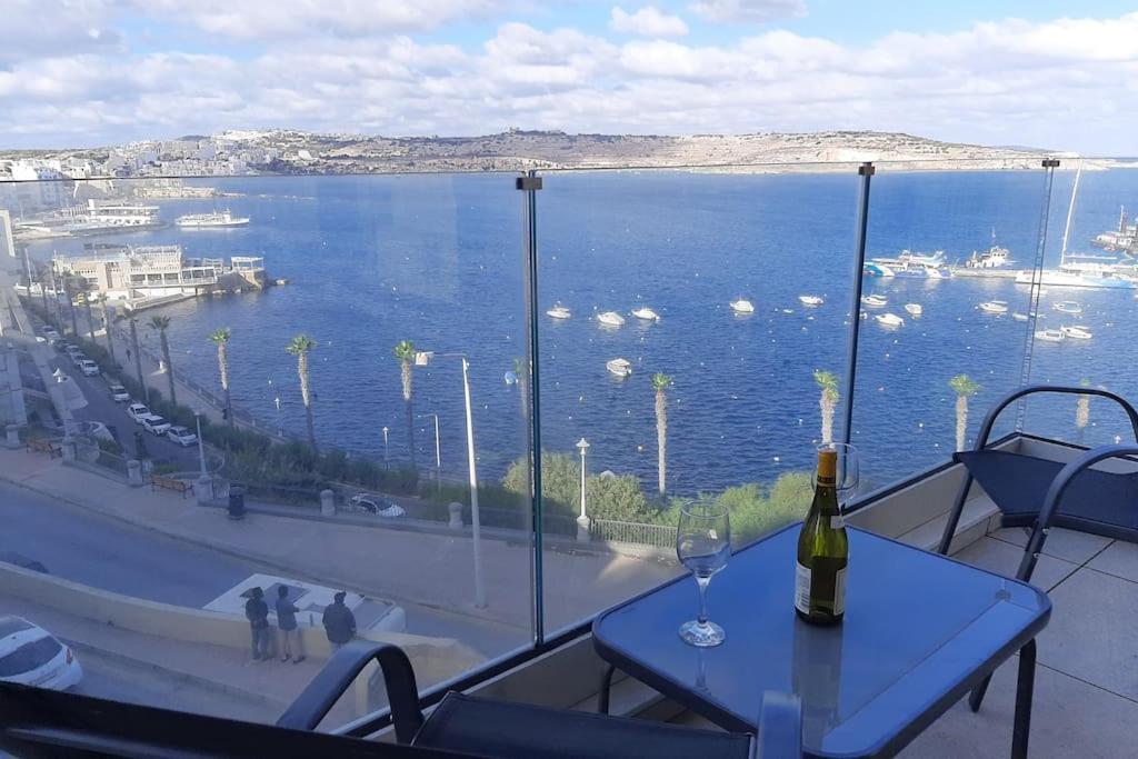 New Seafront Apartment - Spectacular Views Сейнт Полс Бей Екстериор снимка